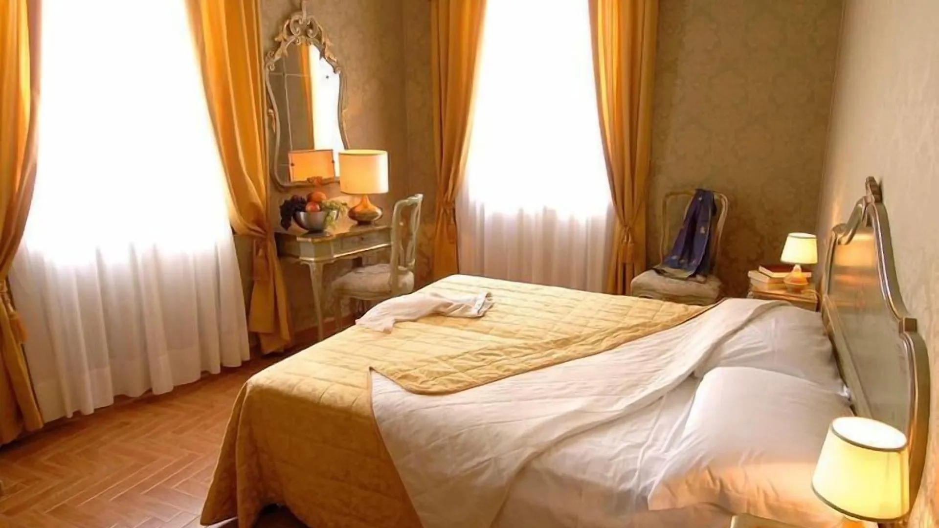 Hotel Canal & Walter Velence Olaszország